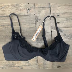 NWT FITS EVERYBODY LACE UNLINED SCOOP BRA